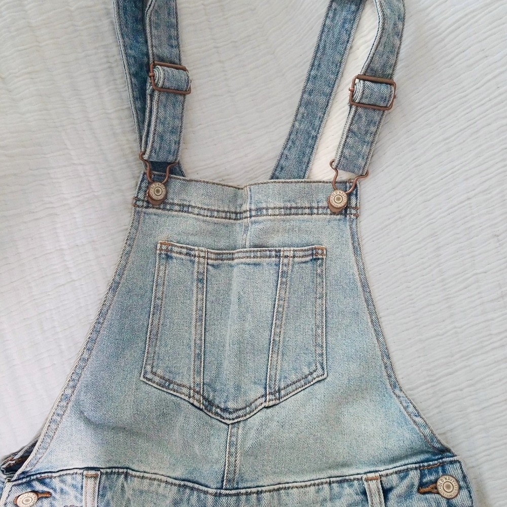 COPY - Lightwash old navy overalls sz 8